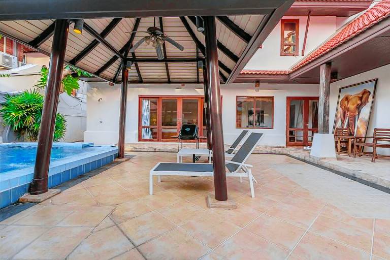 Lovely villa with pool, yard & BBQ | Perfect for remote work | Pet-friendly — photo 4
