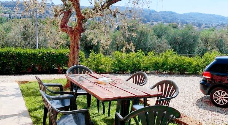 Apartment with yard & barbeque — photo 4