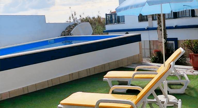 Holiday apartment with barbecue, terrace & yard — photo 2