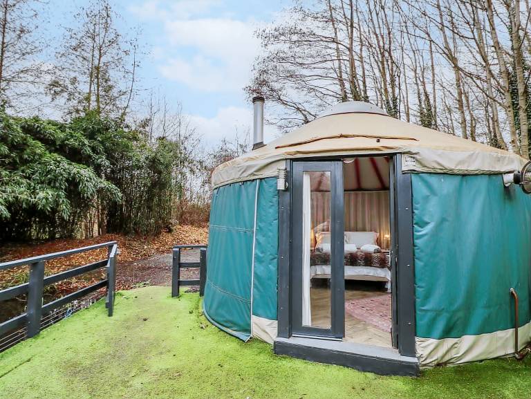 The Lakeside Yurt