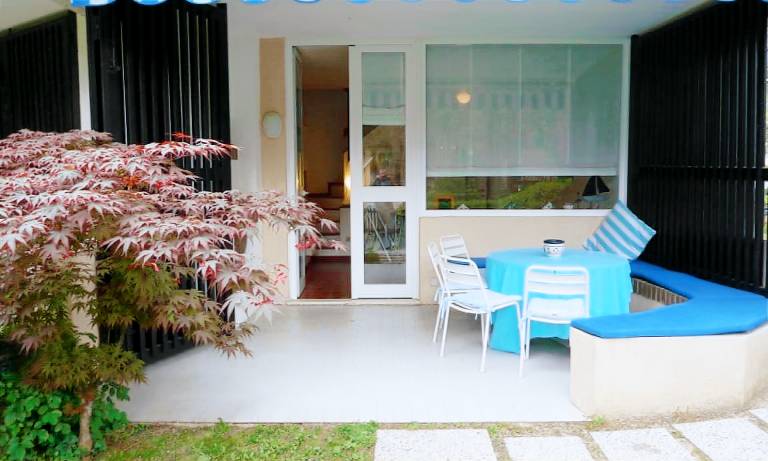 Villa with pool & garden | Garden view — photo 4