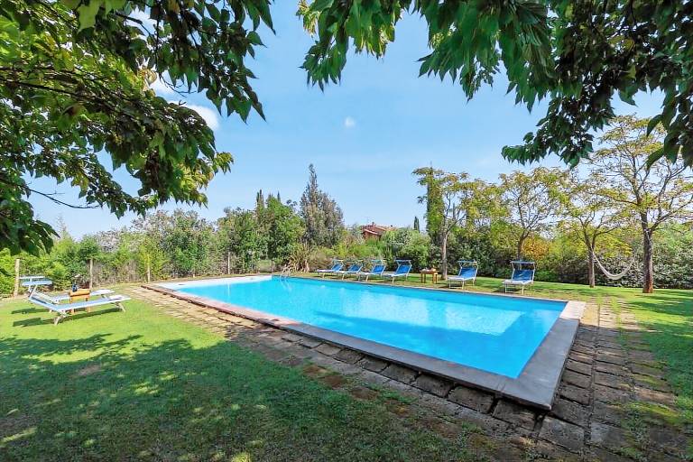 Farm with yard & pool — photo 4