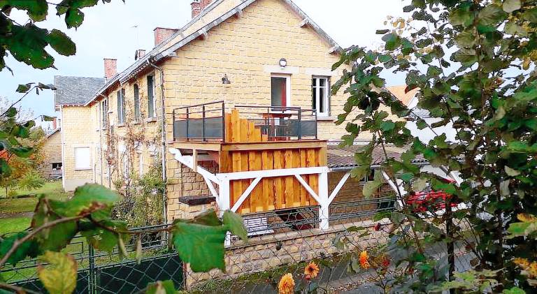 Rental apartment with patio, garden & BBQ in Sedan