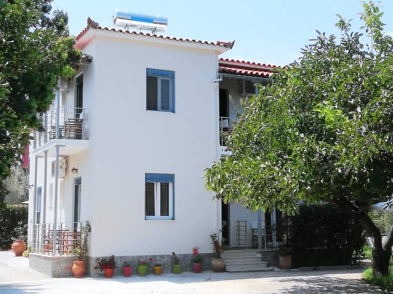 Namestitev  Skopelos