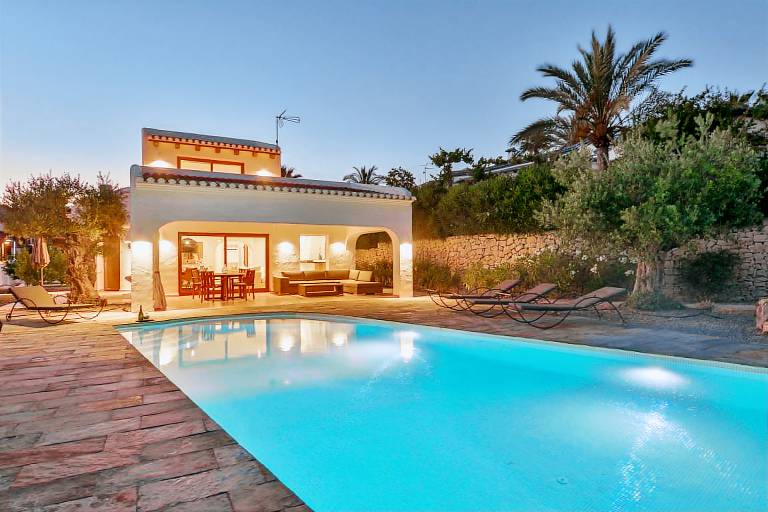 Fully equipped nice villa with patio, garden & private pool | Pet-friendly — photo 3