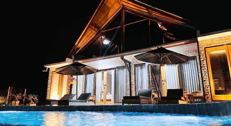 Villa with pool — photo 5