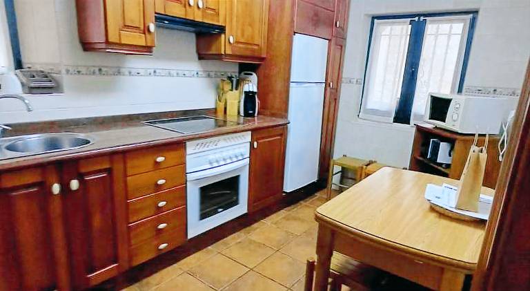 Rental apartment with BBQ, terrace & garden — photo 3