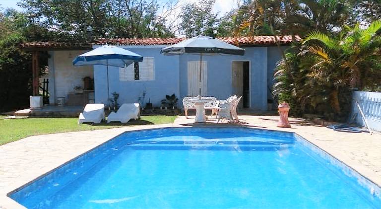 House with pool — photo 3