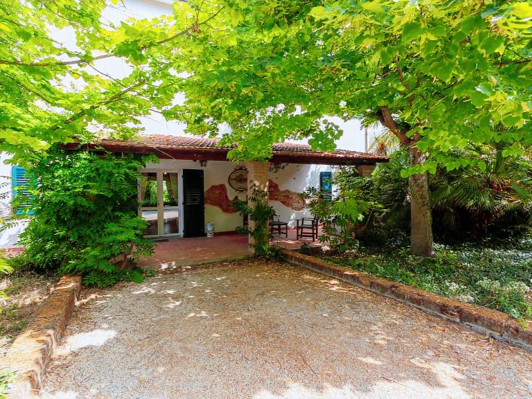 Fully equipped charming house with barbecue, yard & private pool | Nature view | Pets are welcome — photo 5