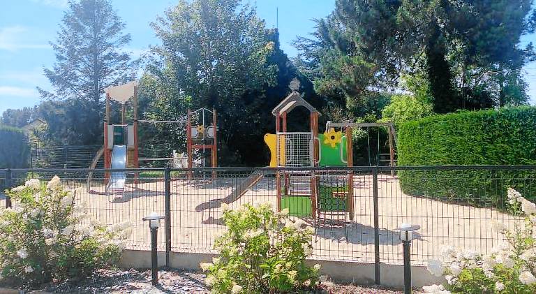 Camping Pomme de Pin in Montreuil