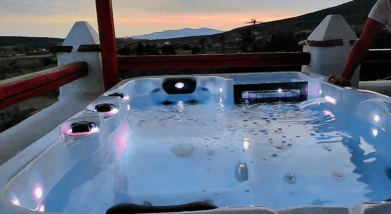 Villa with jacuzzi — photo 5