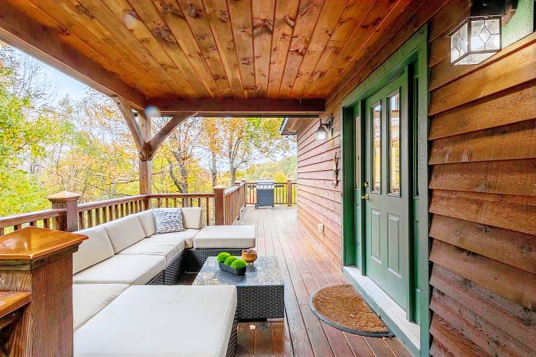 A Change of Scenery - Pet Friendly! 5 sleeping spaces, close to Boone, views, foosball! — photo 2