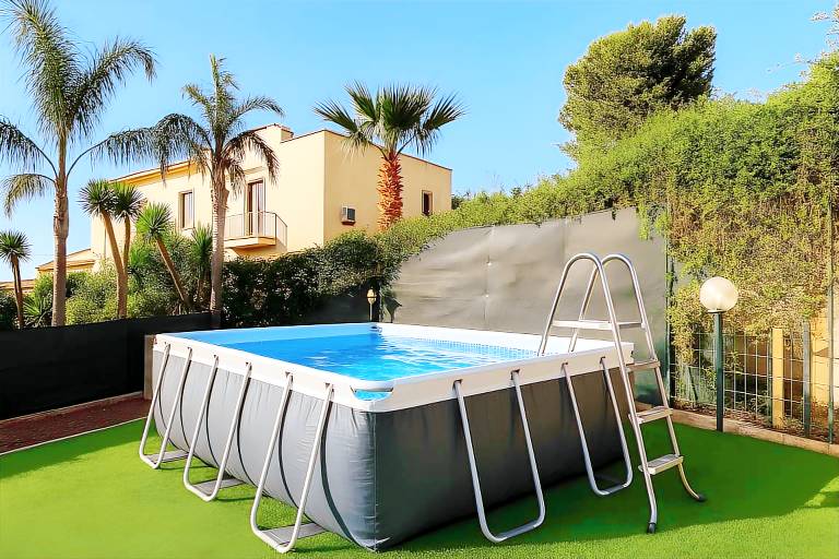 Chalet with yard, private pool & BBQ | Pets are welcome — photo 3