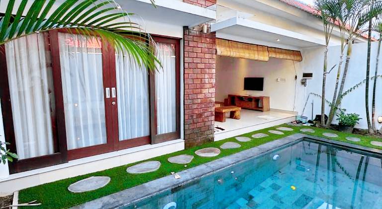 Villa with pool — photo 3