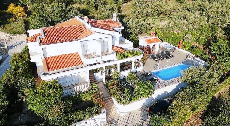 Villa with pool & jacuzzi in Baska Voda