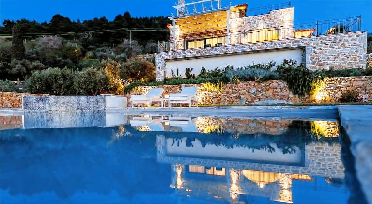 Villa with patio, yard & pool in Skopelos
