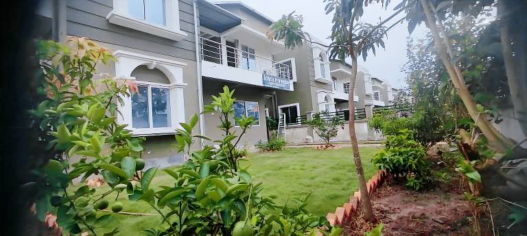 Spacious bungalow with pool, barbecue & yard | Good for workation | Pets are welcome — photo 5
