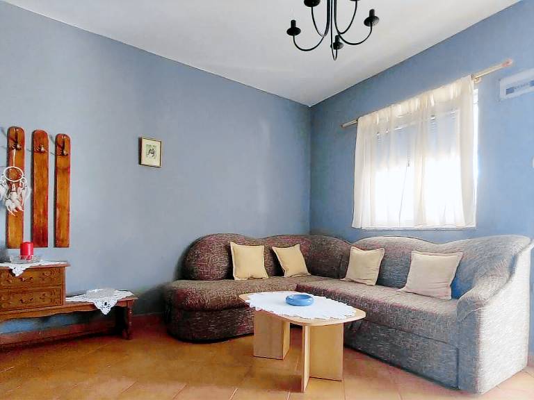 Apartment with barbeque, patio & garden — photo 2