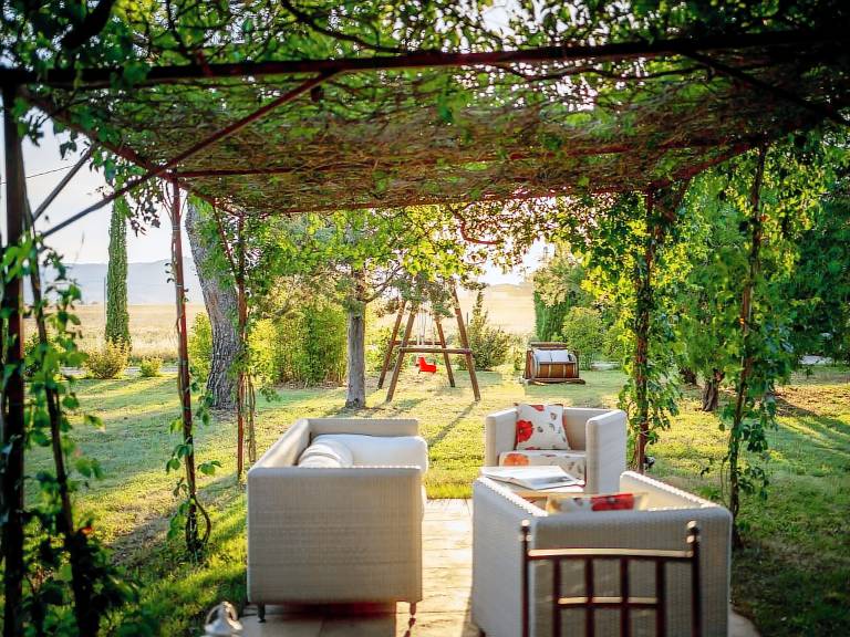 House with yard, patio & private pool — photo 3