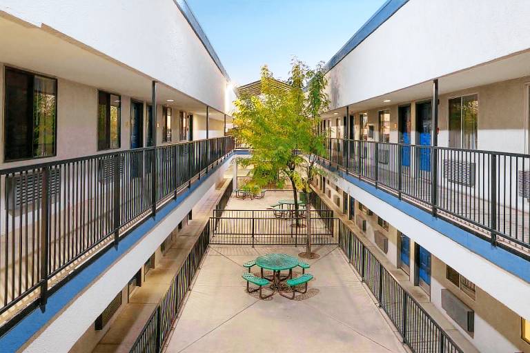 Travelodge by Wyndham Albuquerque West — photo 2