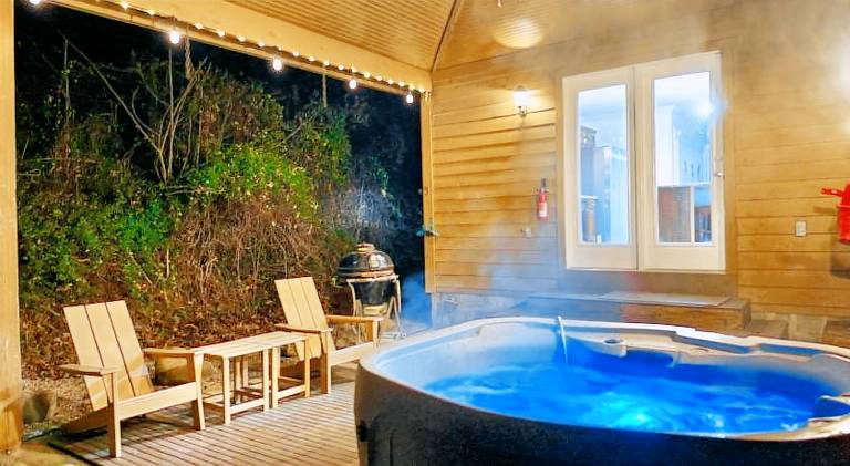 House with jacuzzi — photo 3
