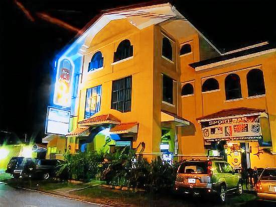 Oz Hotel & Sports Bar — photo 3