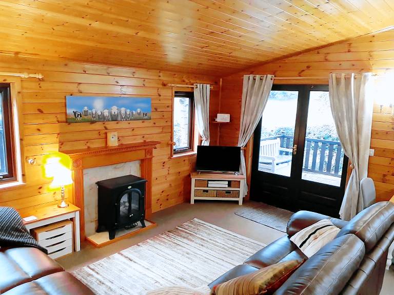 Family-oriented cottage with yard, patio & grill | Pets allowed — photo 3