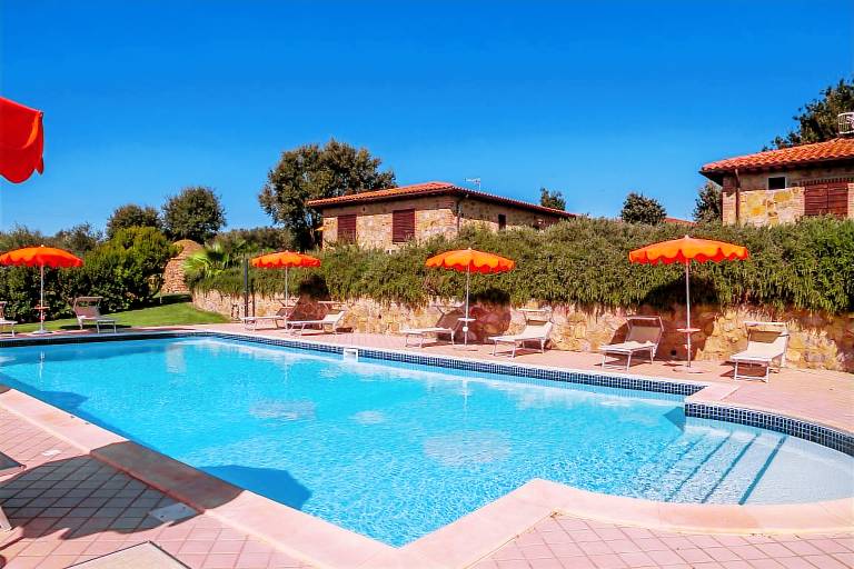 Apartment 'Tartaruga' with Shared Pool, Wi-Fi and Air Conditioning in Magliano in Toscana
