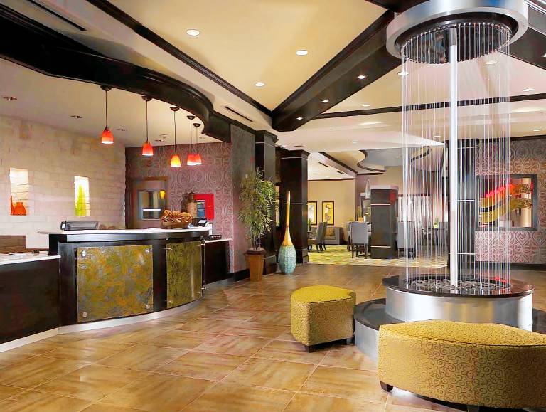 La Quinta Inn & Suites by Wyndham Dallas Grand Prairie South — photo 3