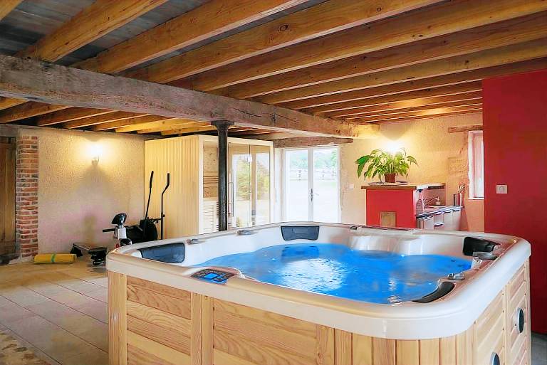 Beautiful gite with garden, sauna & patio | Pet-friendly in Montlucon