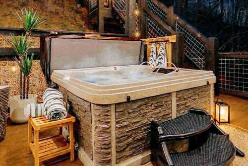 New Modern Cabin Hot Tub Epic Deck Pets — photo 5