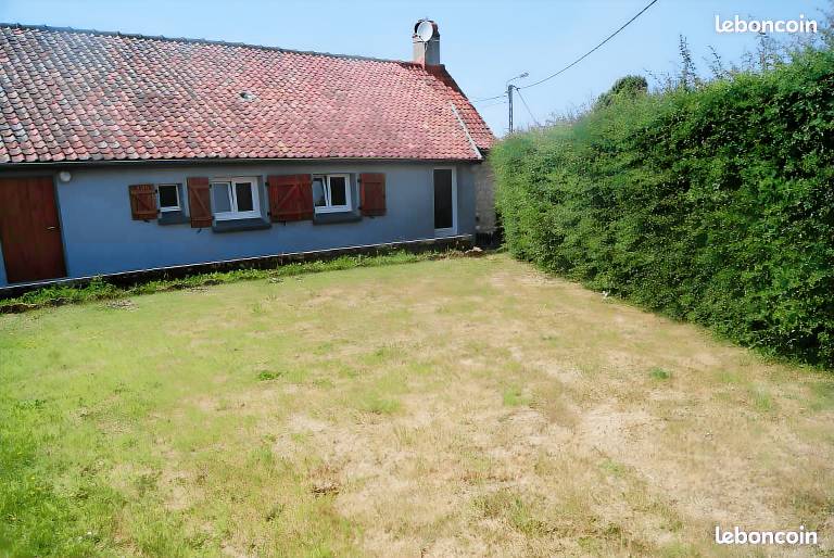 Cottage 'Gite 12 Pers Maxi Proche Wimereux' with Private Garden and Wi-Fi in Calais
