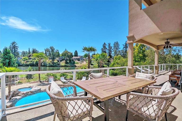 Luxe Getaway w/ Riverfront Views in Grants Pass! — photo 2
