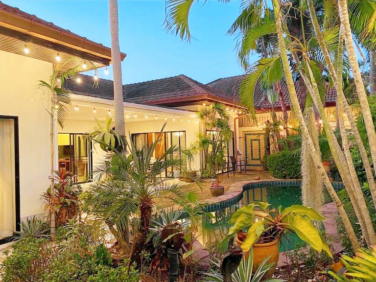 Color villa, walk to beach, 5BR — photo 3