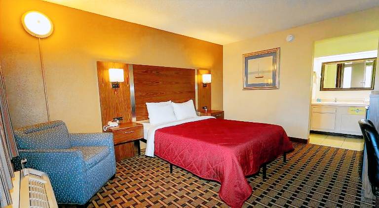 Red Carpet Inn and Suites Kinston NC — photo 2
