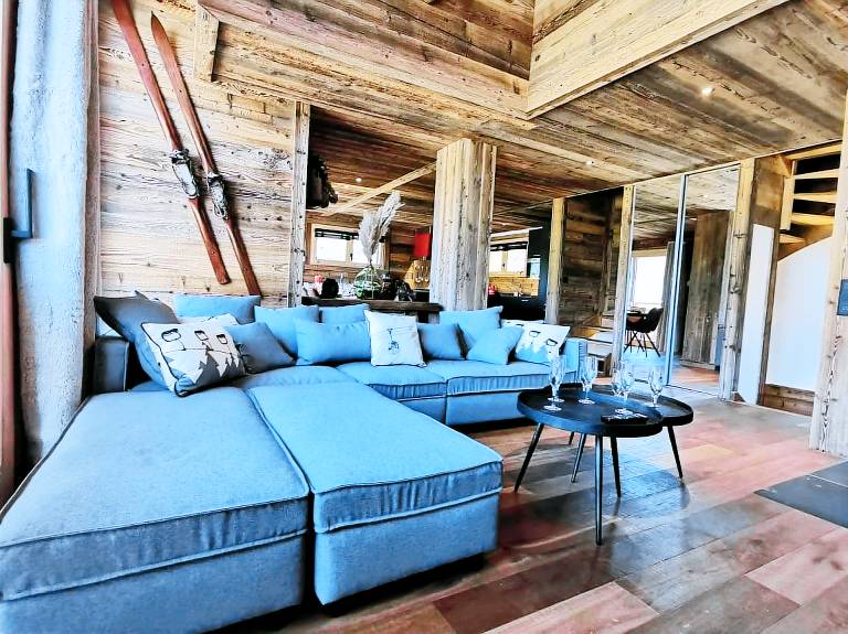 Chalet with garden — photo 2