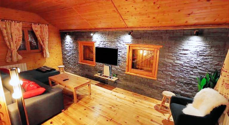 Spacious chalet with jacuzzi | Pets are welcome — photo 2