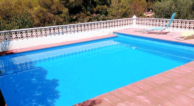 Vacation home with garden, BBQ & private pool in València