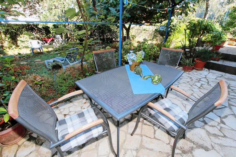 Children-friendly rental apartment with barbeque, garden & patio | Pets are welcome — photo 3