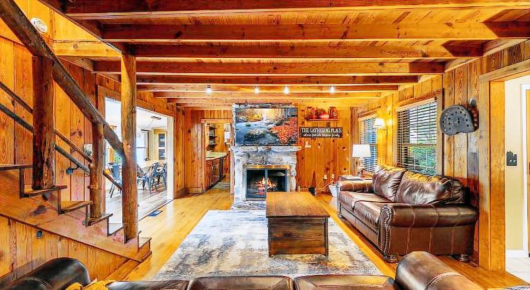 Vacation home with hot tub — photo 5