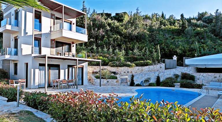 Villa with grill, private pool & patio — photo 2