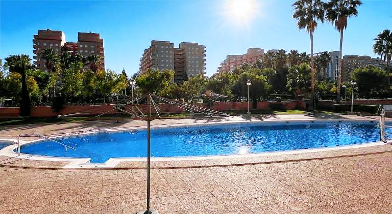 Rental apartment with private pool & patio — photo 3