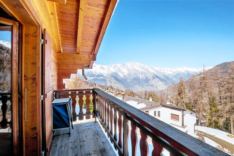 Chalet with yard & terrace — photo 3