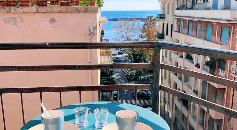 Holiday apartment with 2 rooms for 6 persons in Sanremo