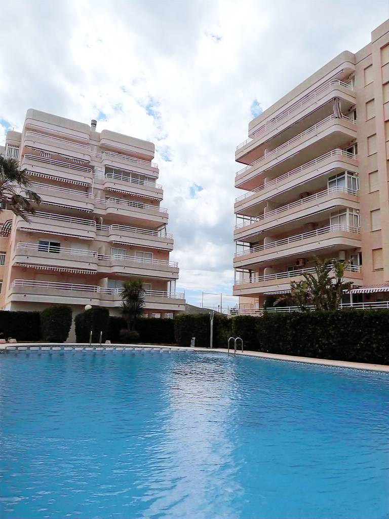 Family-friendly rental apartment with patio, pool & garden | Close to the beach | Pets allowed — photo 2