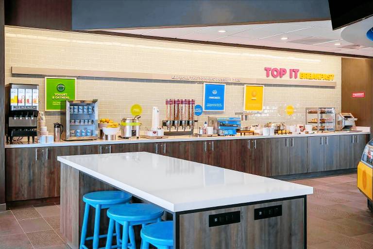 Tru by Hilton Naperville Chicago — photo 5