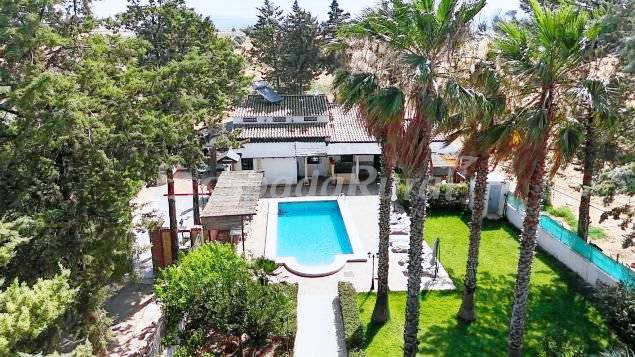Wonderful cottage with pool, garden & BBQ | Golf view | Pets allowed — photo 3