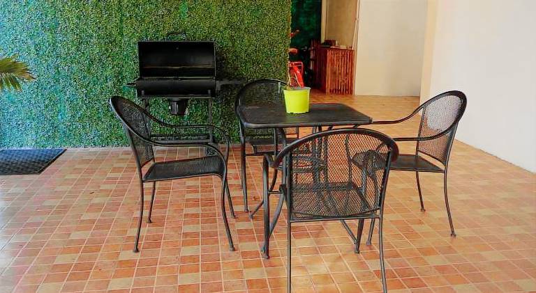 Serviced apartment with patio & garden | Pet-friendly — photo 4
