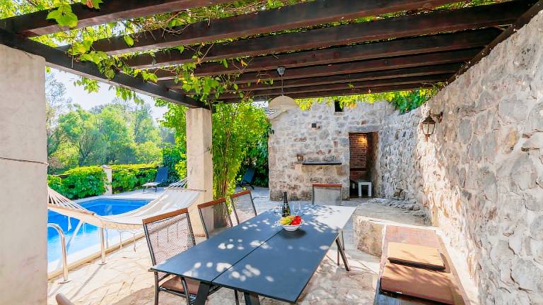 Villa with yard, private pool & terrace — photo 3