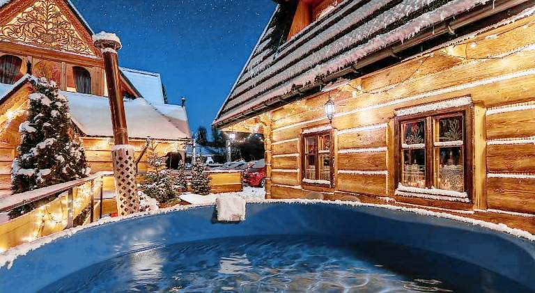 Chalet with hot tub | Pets are welcome — photo 2